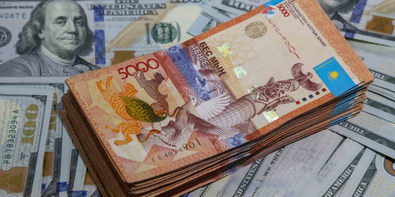 2023 жылы доллар қымбаттап, шарықтау шегіне жете ме?