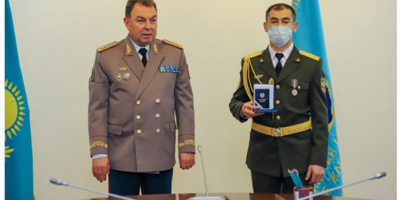 Талғарда 9 адамды өрттен құтқарған өрт сөндіруші марапатталды