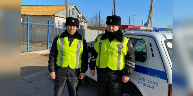 Полицейлер Атырауда 7 баланы өрттен құтқарды