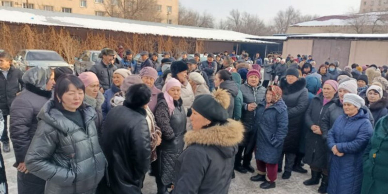Таразда университет қызметкерлері наразылыққа шықты