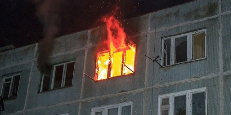 Алматыда өртенген көпқабатты үйден 10 адам құтқарылды