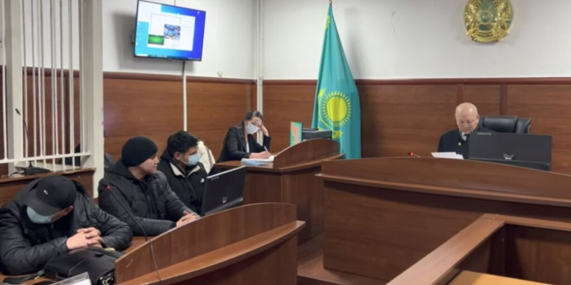 Үтік басқан экс-полицейлерге үкім шықты