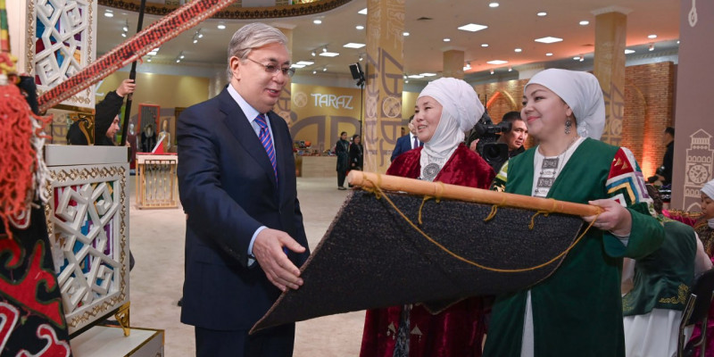 Президент Тараздағы қолөнершілер көрмесіне барды