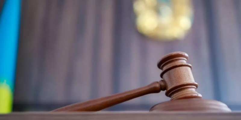 100 млн теңгеден астам қаржыны жымқырған полицейлер сотталды