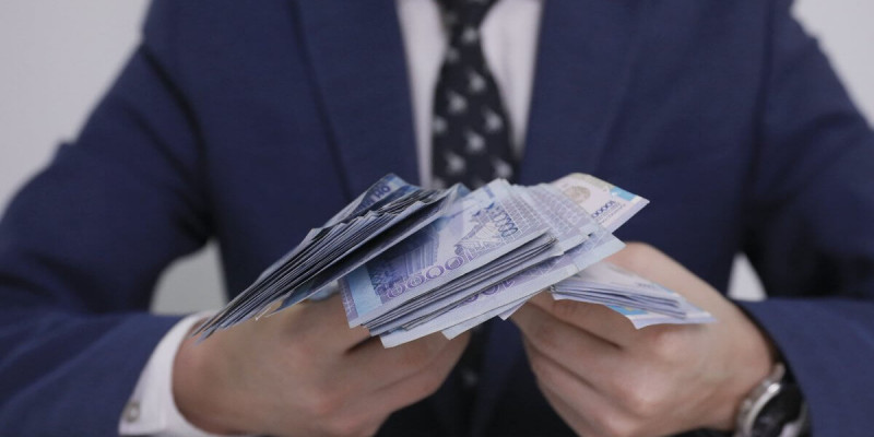 Қарағандыда пара алды деген күдікпен әкімнің орынбасары ұсталды