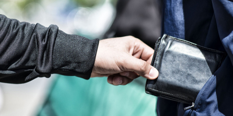 Астана мешітінде ер адам 600 доллар ұрлап кеткен