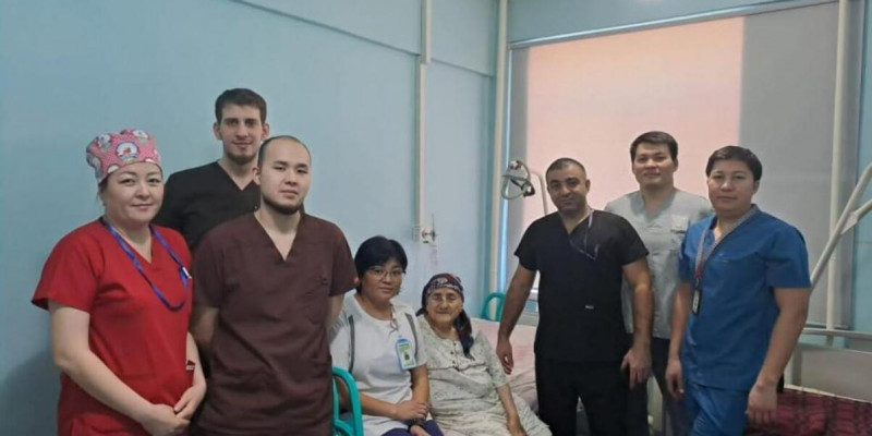 Алматыда 105 жастағы әжейге күрделі ота жасалды