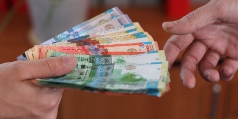 Мектеп директорының әйелі ұстаздардан ақша жинаған
