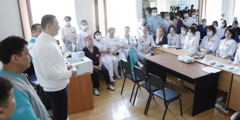 «AMANAT» партиясының үміткерлері Петропавлда емхана қызметкерлерімен кездесті