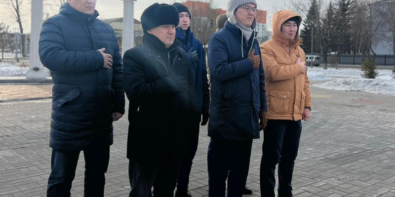 «Байтақ» партиясының өкілдері Әлихан Бөкейхановты еске алып, рухына тағзым етті