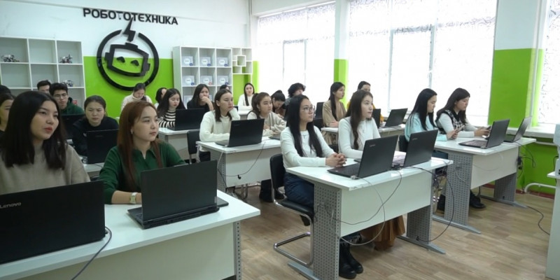 Абай университетінің 12 студенті Courser курсының сертификатын алды
