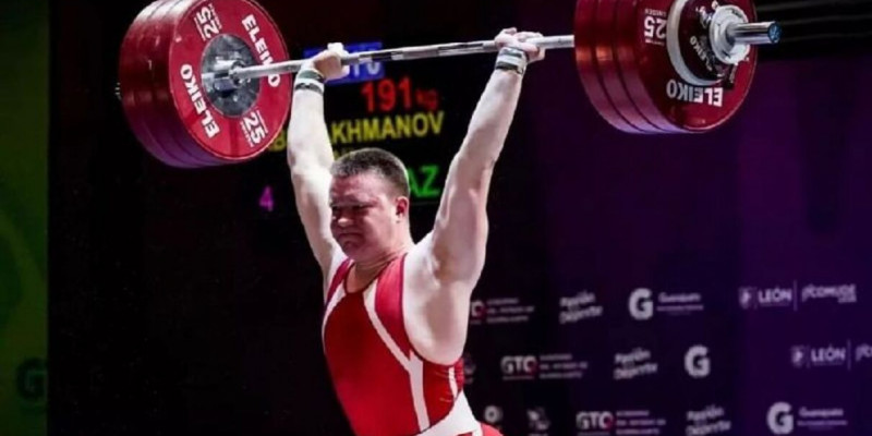 Никита Абдрахманов ауыр атлетикадан әлем чемпионы атанды