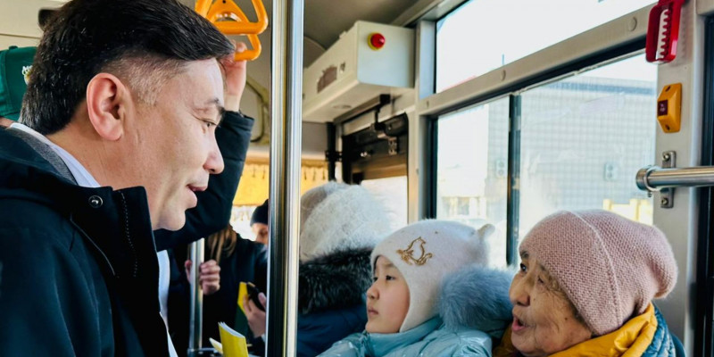 Кандидаттар Семей қаласындағы қоғамдық көліктерде үгіт-насихат жұмысын жүргізді