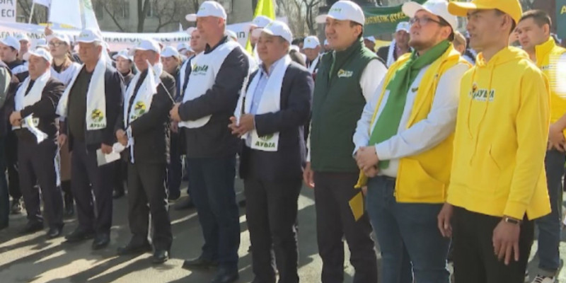 «Ауыл» партиясы Алматы қаласында бейбіт шеру өткізді