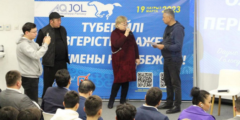 «Ақ жол» демпартиясының республикалық штаб мүшелері көлік компанияларының өкілдерімен кездесті