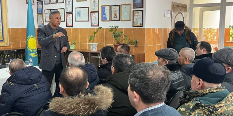 «Ақ жол» демократиялық партиясының үгіт-насихат тобы №3 автопарктің еңбек ұжымымен кездесті