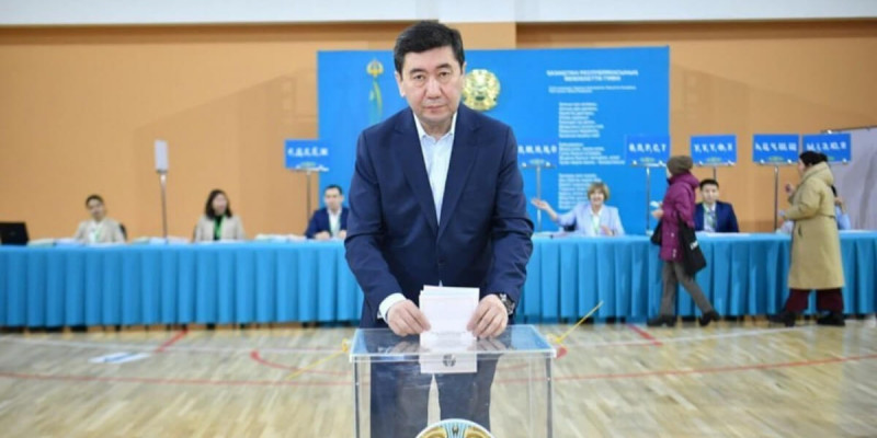 Ерлан Қошанов сайлауда дауыс берді