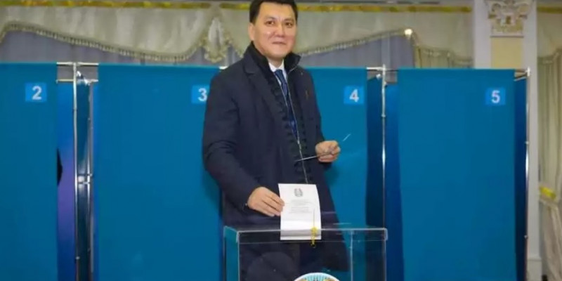 Ерлан Қарин Мәжіліс және мәслихаттар депутаттары сайлауында дауыс берді