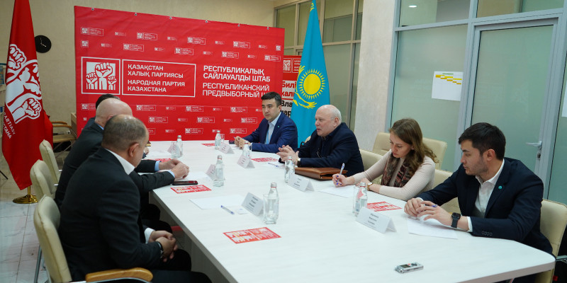 ҚХП мүшелері ШЫҰ бақылаушылар делегациясымен кездесті