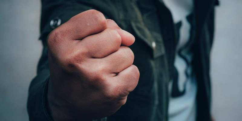 Алматы облысында 49 жастағы ер адамды жасөспірімдер аяусыз соққыға жыққан