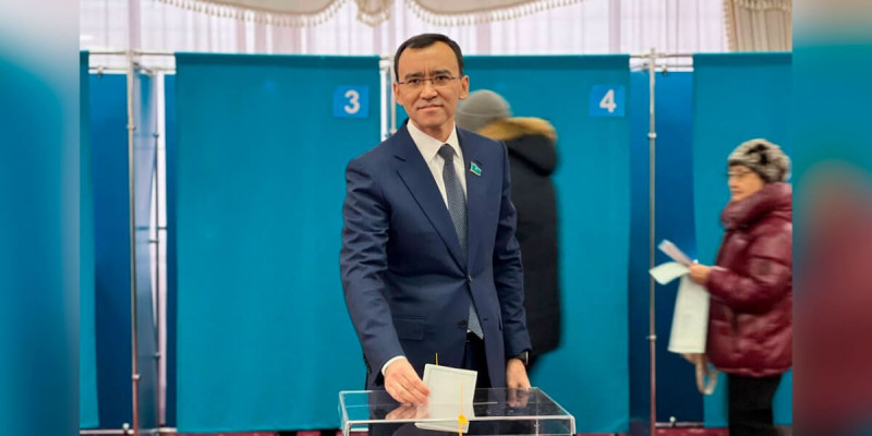 Сенат төрағасы Мәулен Әшімбаев сайлауда дауыс берді