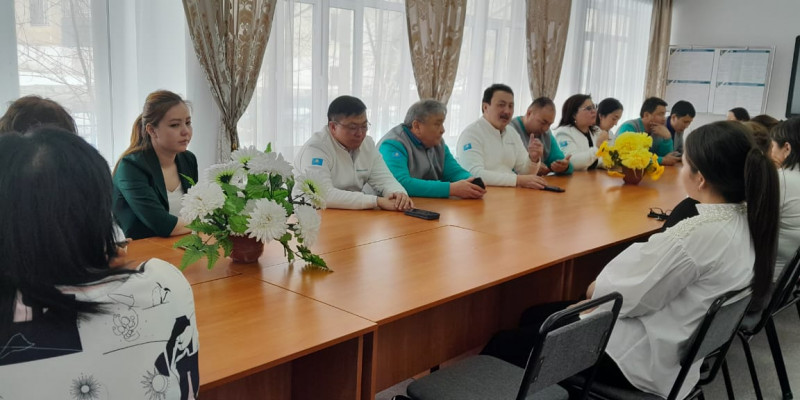 Үміткерлер Ұлытау облысында ұстаздармен жүздесті