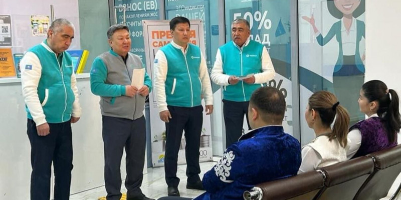 Кандидаттар «Отбасы Банк» өңірлік филиалының ұжымымен жүздесті