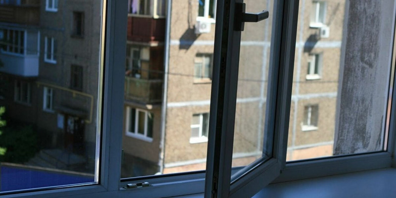 Петропавлда 67 жастағы әйел бесінші қабаттан құлап кетті