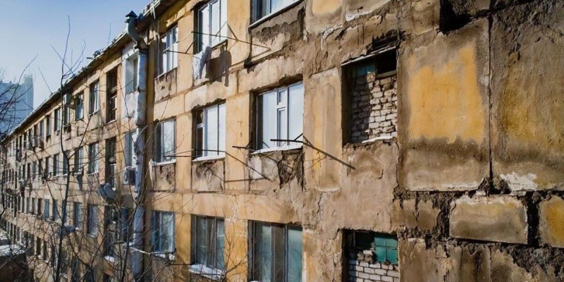 Астанада апатты күйде тұрған 200-ден астам үй бар – Жеңіс Қасымбек