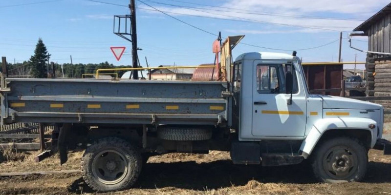 Жүк көлігін жөндеп жатқан жүргізуші үйінде қаза болды