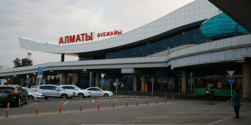 Қытайдың 4 азаматы Алматы әуежайында ұшақтан түсірілді