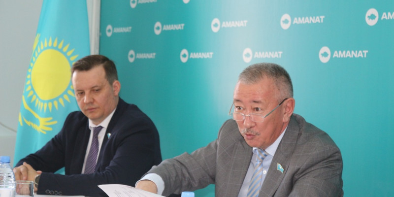 ШҚО-да «AMANAT» партиясы депутаттық фракциясының отырысы өтті
