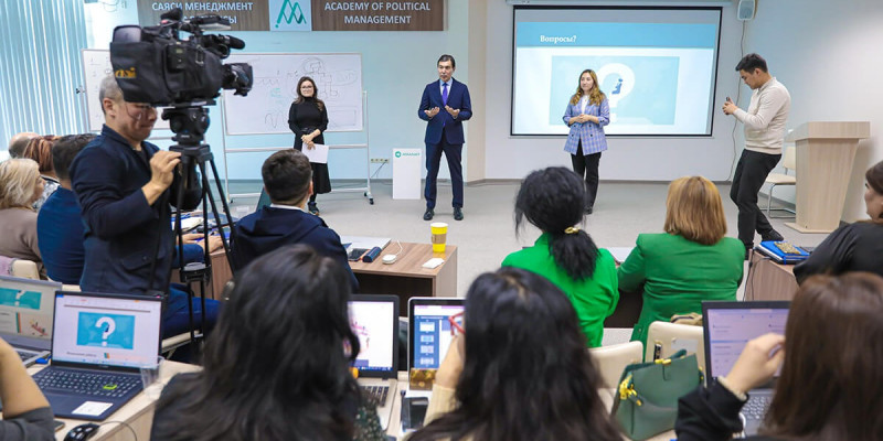 «AMANAT» қаржылық сауаттылық бойынша тренерлерді дайындауда