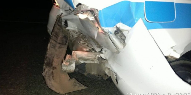 Павлодар облысында жолда ұйықтап кеткен жүргізуші полиция көлігіне соқтығысты