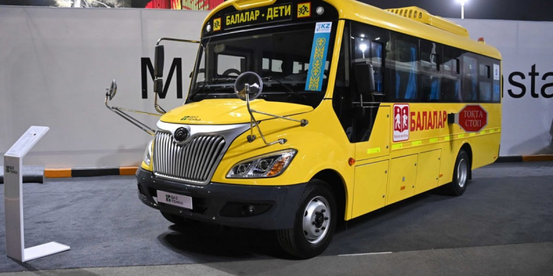 Тоқаев Қазақстан атынан тәжік халқына автобус сыйға тартты