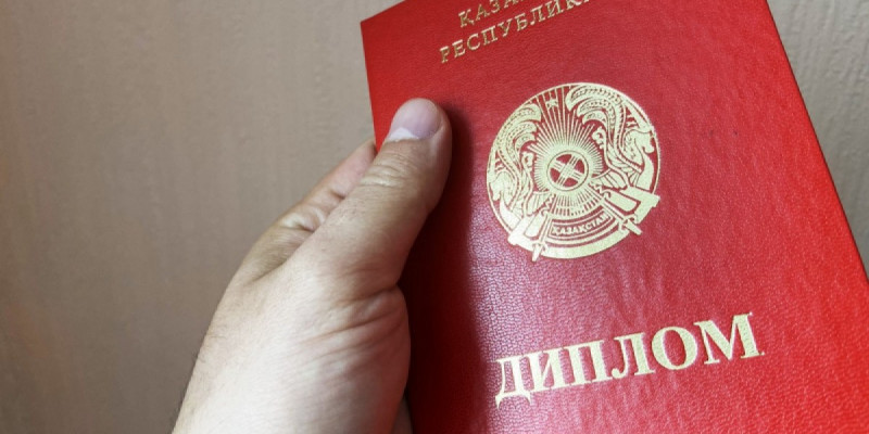 Екібастұз тұрғыны медбике болу үшін жалған диплом жасатқан