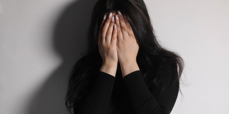 «Анаң жол апатына түсті: Ақтөбеде 10 жастағы қыз алаяқтарға алданып қалды