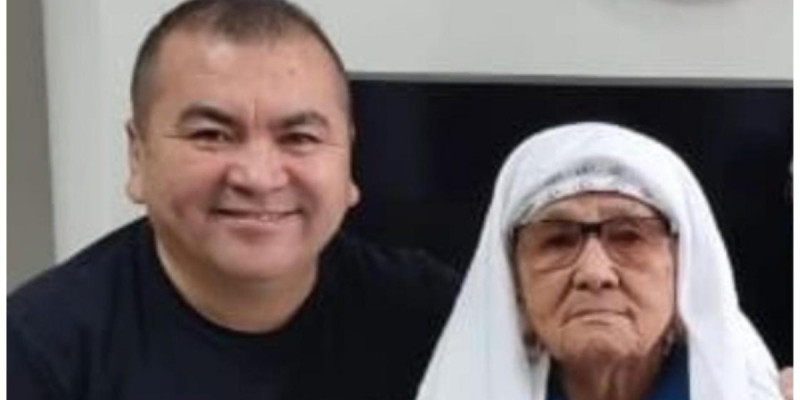 «Маған ренжиді»: Сейфуллин Жолбарыс 93 жастағы анасы жайлы айтты