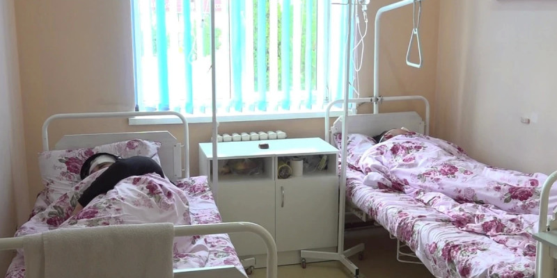 «Басымнан теуіп жатқаны есімде»: жансақтау бөлімінде жатқан талғарлық дәрігер сұхбат берді