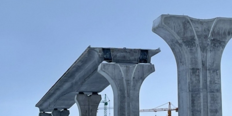 LRT бағандарының бірі қисайып кеткен