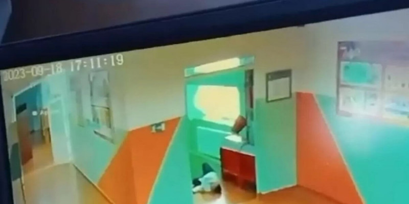 Астанада оқушы баспалдақтан құлаған мектептің директоры қызметінен кетті