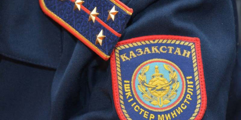 Риддерде полицейді ұрған ер адам 2 жылға сотталды