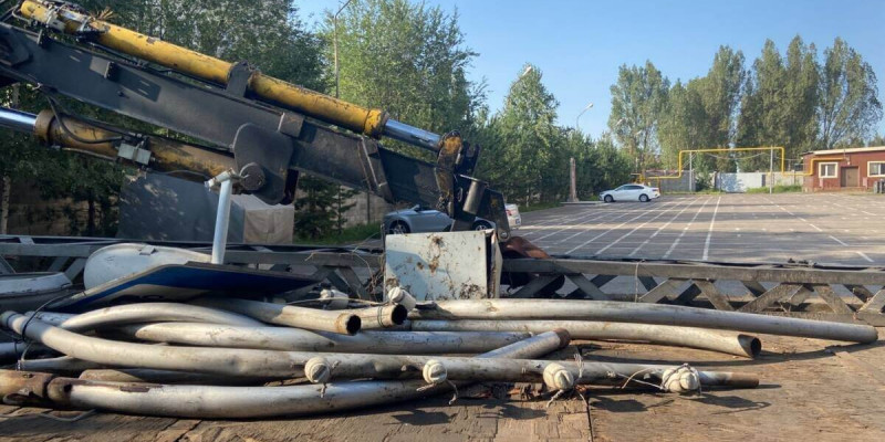 Алматыда 80 млн теңгенің жарық бағаналары ұрланды