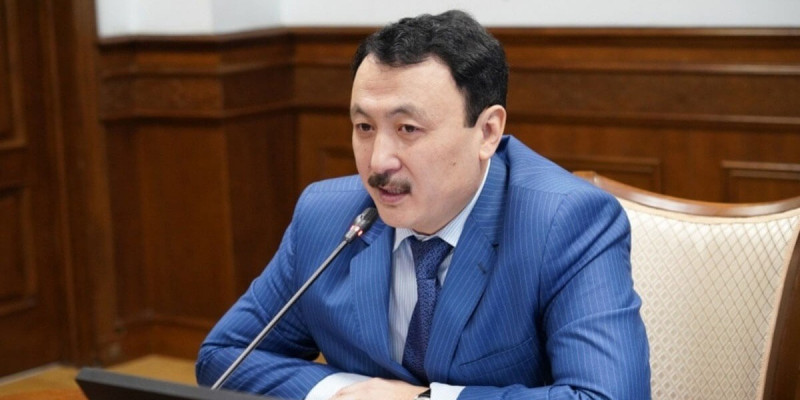Паранжамен тұмшаланған қаршадай қыздар, сақалын жалбыратқан ұлдарды көргенде қабырғаң қайысады – Аманжол Әлтай