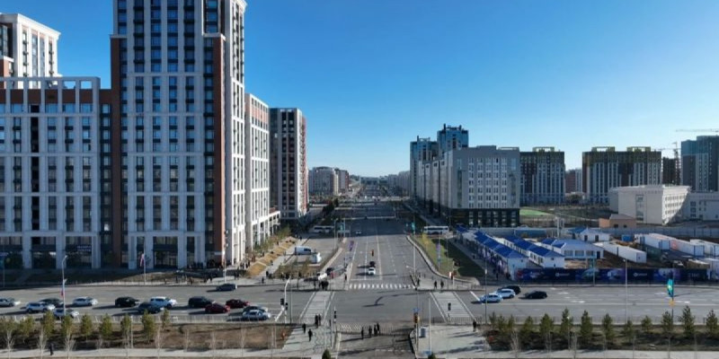 Астанада 18 жастағы қыз терезеден құлап, көз жұмды (ВИДЕО)