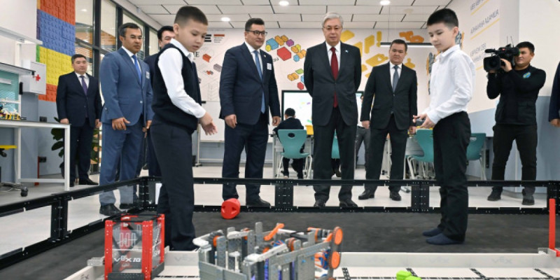 Мемлекет басшысы «SANA» оқушылар сарайын аралап көрді