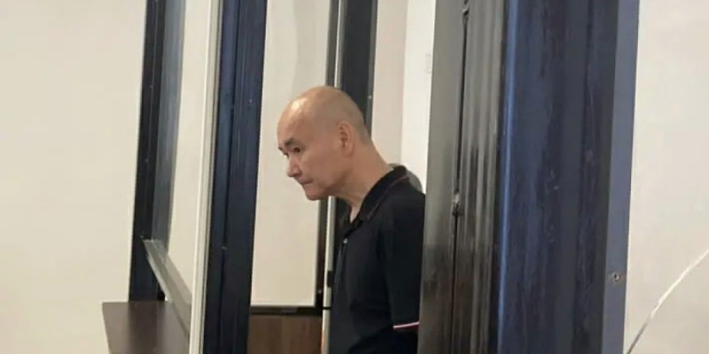 «Жүре алмайды, әрең сөйлейді»: Ақтөбе облысының бұрынғы әкімі аштық жариялаған