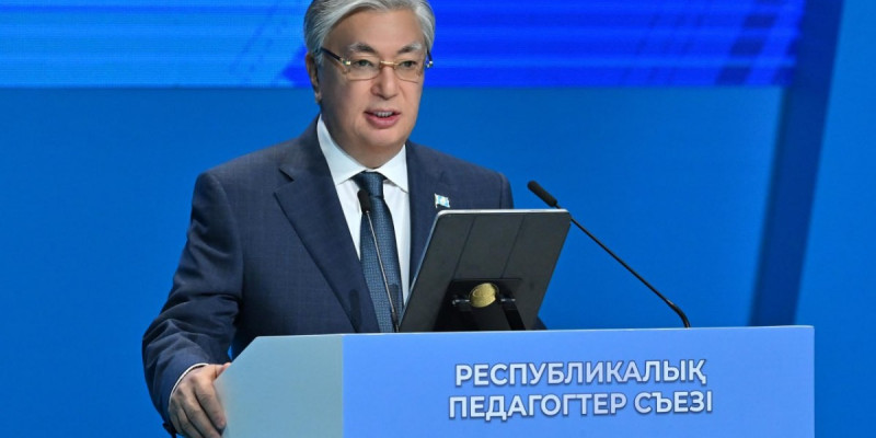 Мемлекет басшысы ұстаздарды кәсіби мерекесімен құттықтады