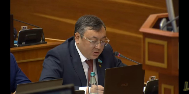 Ұстазға деген құрмет және ұстаздың біліктілігі қашанда биік болуы керек – депутат