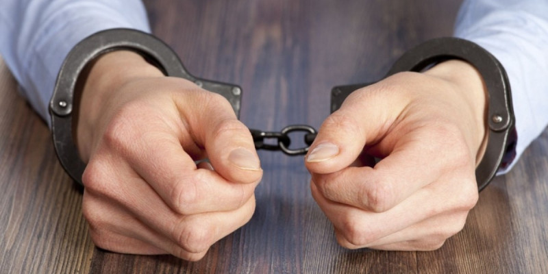 Қарағандыда ер адам жасөспірімді пышақтап, қашып кеткен